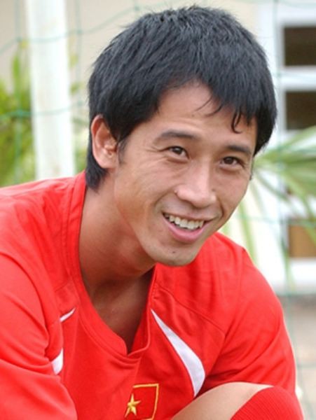 Anh chính là một trong những cầu thủ từng góp mặt trong chiến thắng lịch sử với tỉ số 1-0 của đội tuyển Việt Nam trước ĐTQG Hàn Quốc trên đất Oman năm 2003.